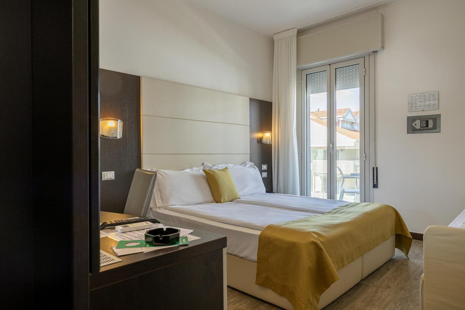 Bristol Hotel 3*