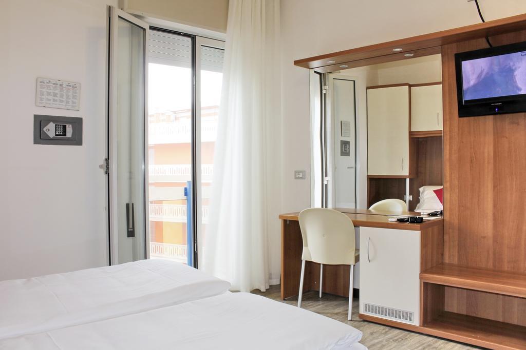 Bristol Hotel 3*