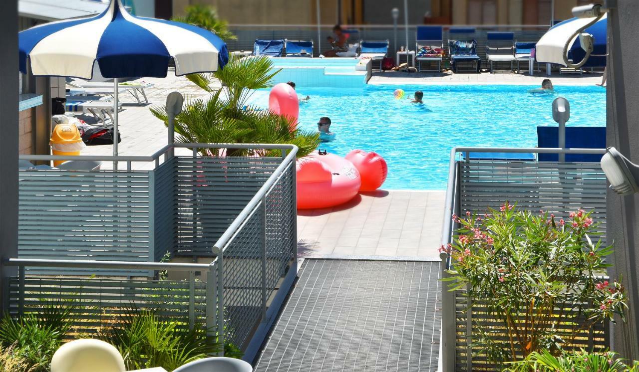 Bristol Hotel 3*